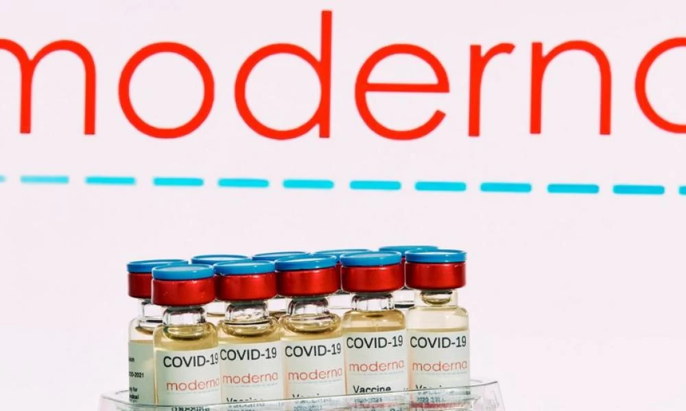 Μοderna & Pfizer ετοιμάζουν την τρίτη δόση των εμβολίων τους